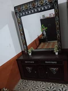 Dressing Table and Pots Showcase 0