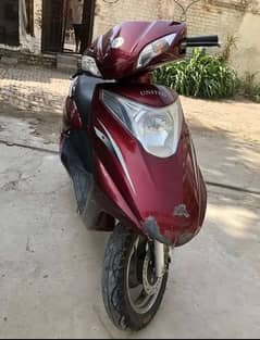 Scooty mahroon colour excellent condition