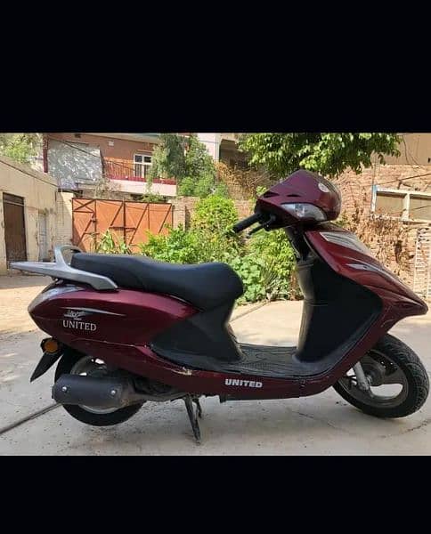 Scooty mahroon colour excellent condition 1