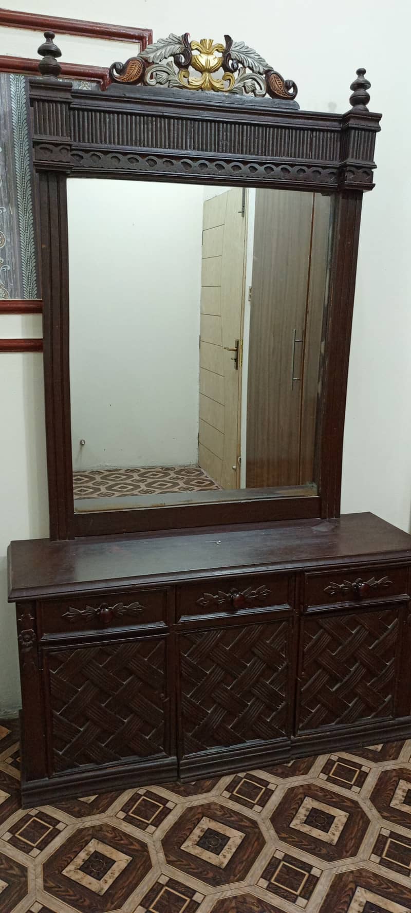 Used bed and dressing table 4