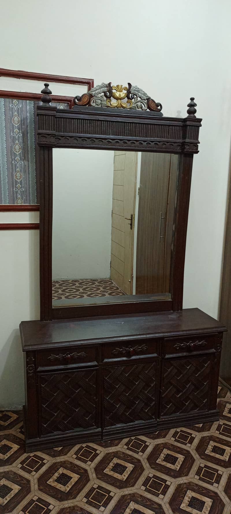 Used bed and dressing table 5