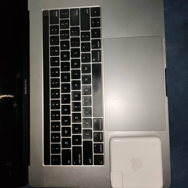 MacBook Pro 2019 Core i9 32/1TB Slightly Used For Sale 3