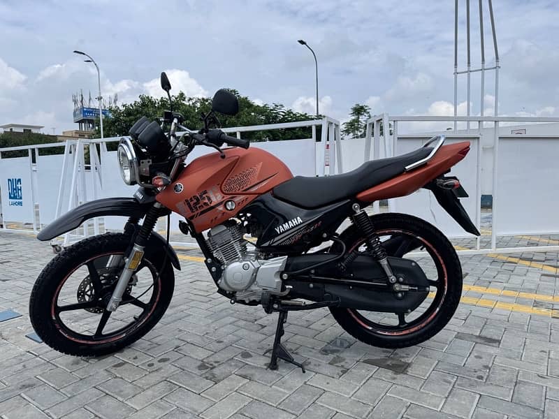 Yamaha YBR125G Matt Orange 2