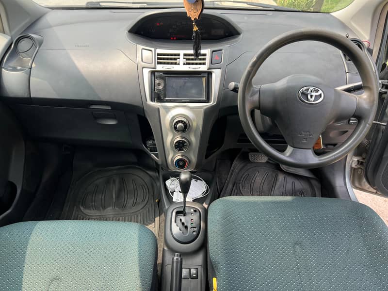 Toyota Vitz 2006 (1.3) 3