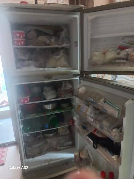 Fridge for sale Almsot new chilled 2