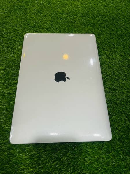 Macbook Pro 2020 Core i5 8Gb Ram 256Gb Ssd 13”inch 3