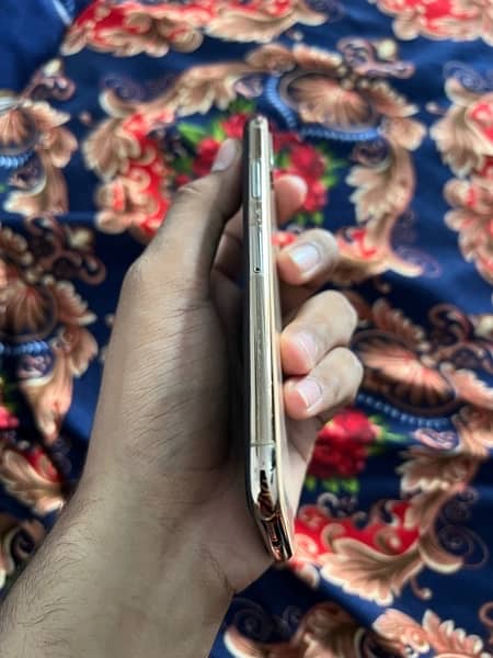 iphone xs rose gold 3