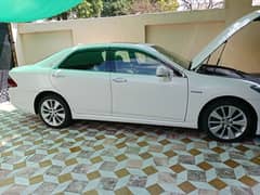 Toyota Crown 2011 pearl white Total Genuine Isb No