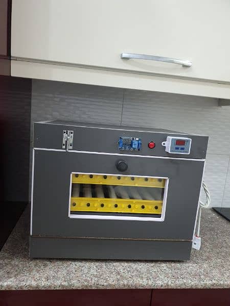 INCUBATOR 120 EGGS SEMI AUTOMATIC 1