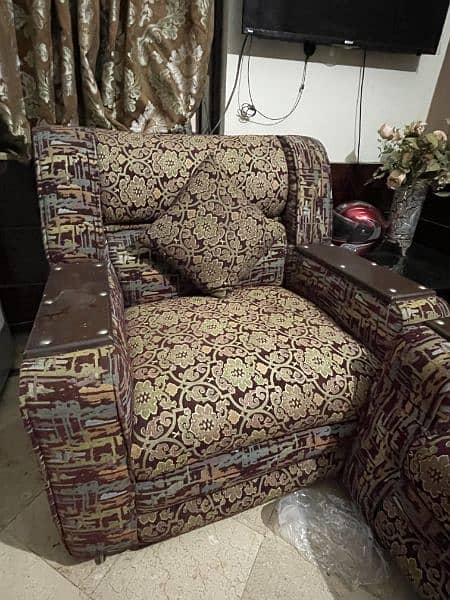 Comfortable 3+2+1 Seater Sofa Set for Sale in Excellent Condition! 2