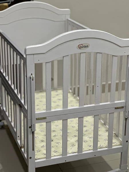 tinnies Baby Cot / Baby Bed 4