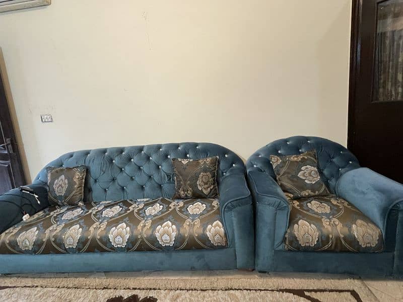 Luxurious sofa set 3 2 1 sofa set in best condition must sell! 2