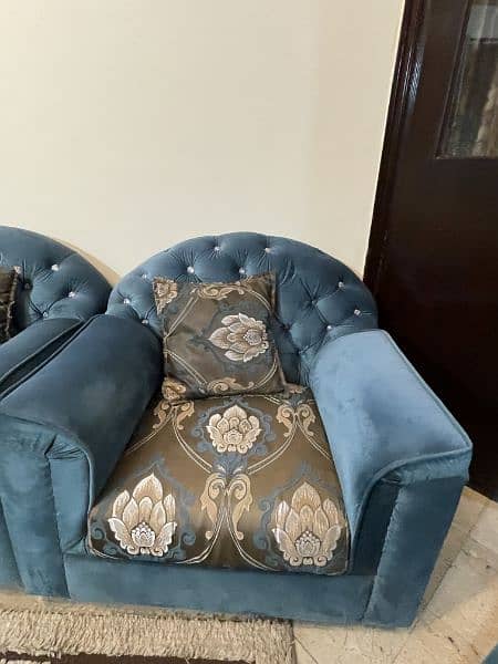 Luxurious sofa set 3 2 1 sofa set in best condition must sell! 3