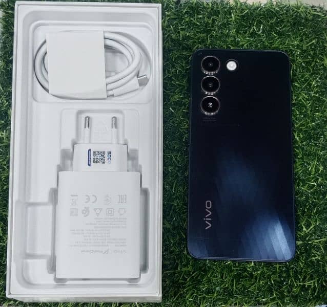 Vivo Y100 full warranty Box charger 
8+8 256 new condition 1