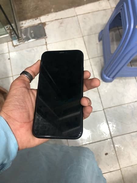 I phone xr 64 gb 4