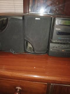 Philips deck cassette radio and 7 CD recorder selling it