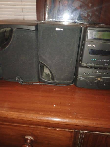 Philips deck cassette radio and 7 CD recorder selling it 0