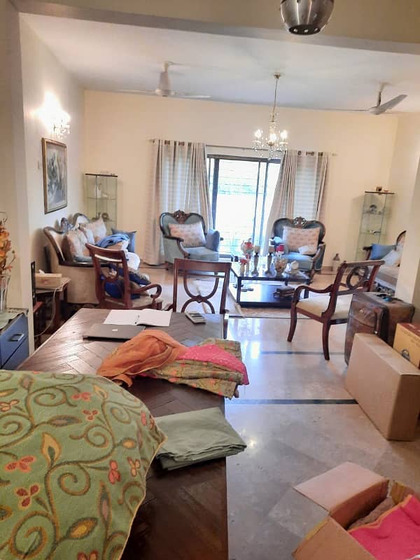 1 kanal Owner build house proper double unit 3 bedrooms 2 tv lounge 2 drawing room, dining room 2 kitchen hand made Diyar wood works ideal location packages mall McDonalds market parks beautiful elevation 10