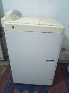 LG washing machine full automatic 9/10 condition