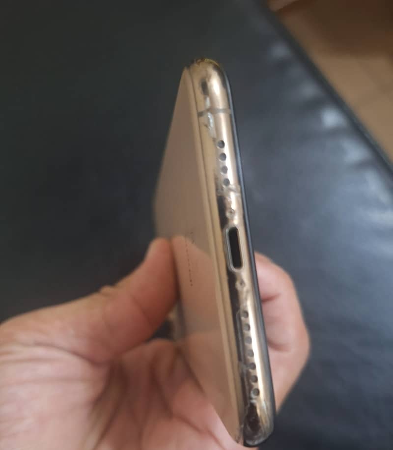 XS Max 256 gb PTA approved minor break from side 6