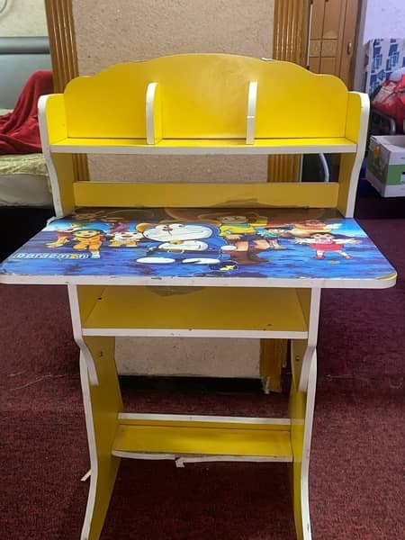 selling almost new study table at reasonable price 0