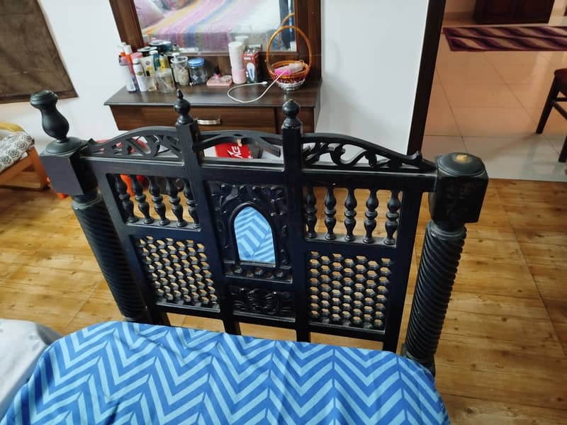 Single bed good in condition. 2