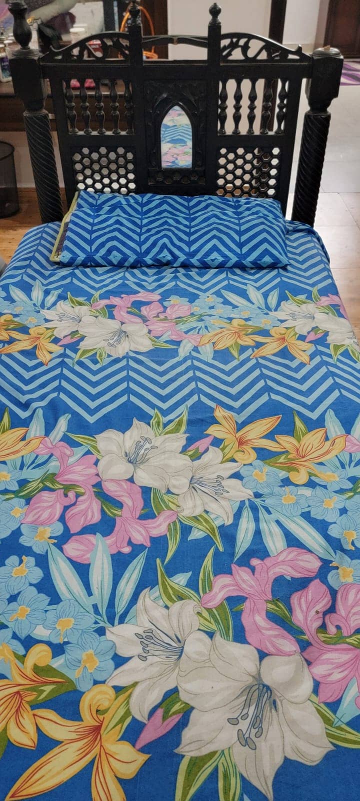 Single bed good in condition. 7