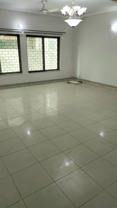 20 Marla House Fully Tiled 5 Bedrooms For Rent 1