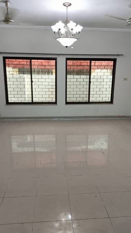 20 Marla House Fully Tiled 5 Bedrooms For Rent 2