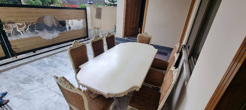 8 seater Dining table 4