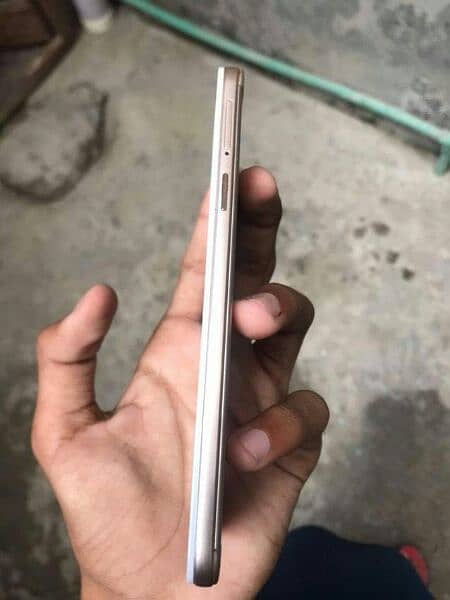 oppo f1s in best condition munasib kr la GA chat ma a gao 4