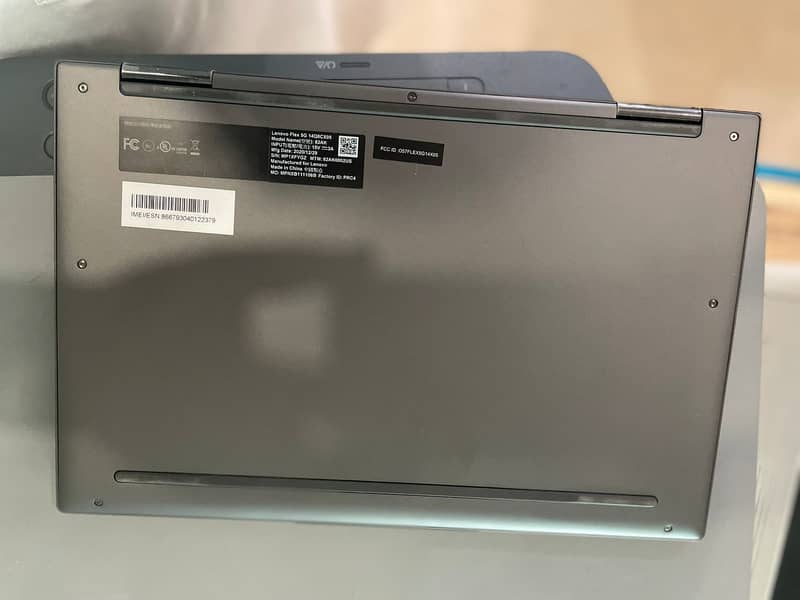 Lenovo Flex 5G 14" Touch Snapdragon 8cx 2.84 GHz 8GB Ram 3