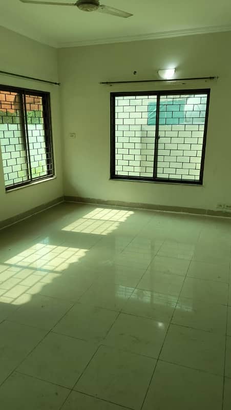 20 Marla House Fully Tiled 5 Bedrooms For Rent 1