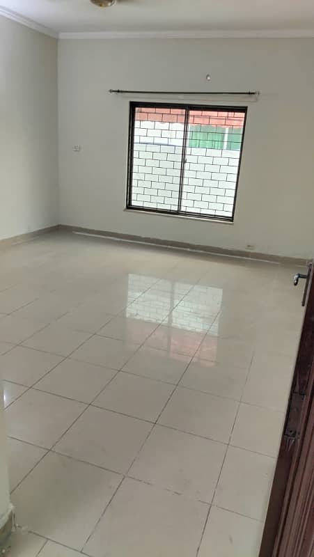 20 Marla House Fully Tiled 5 Bedrooms For Rent 3