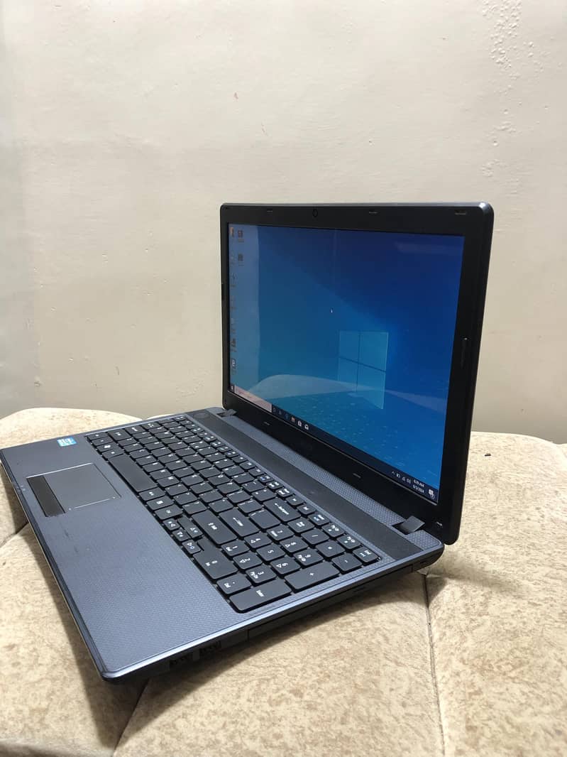 Acer Aspire 5749 Core i7 2nd Generation Awesome Numpad laptop 3