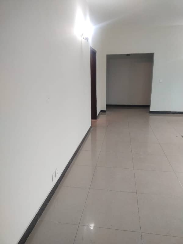 10 Marla 3 Bedrooms Flat Fully Tiled For Rent 3