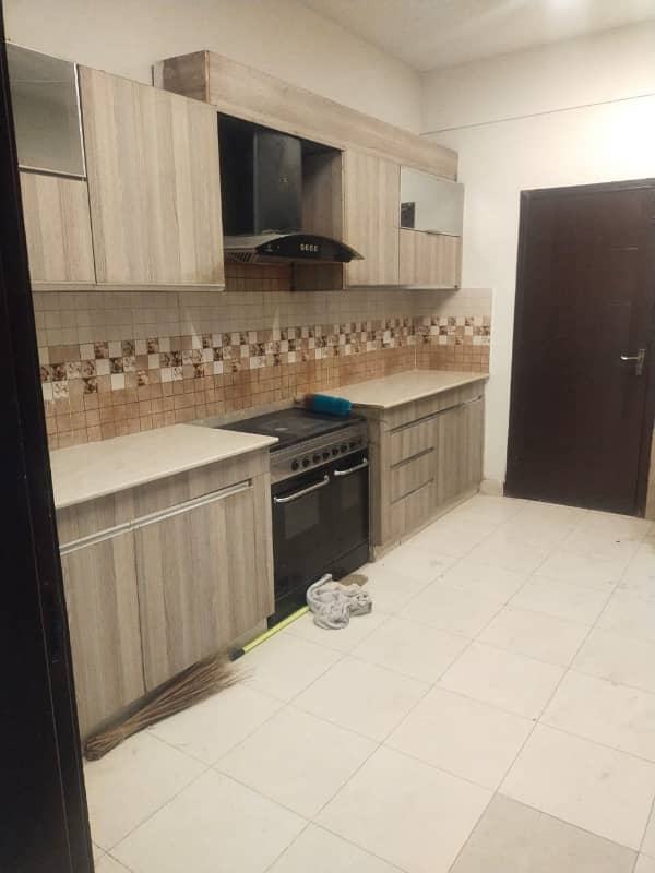 10 Marla 3 Bedrooms Flat Fully Tiled For Rent 4