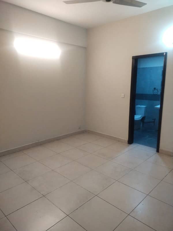 10 Marla 3 Bedrooms Flat Fully Tiled For Rent 6