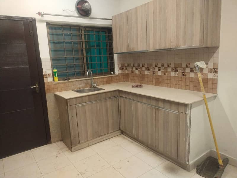 10 Marla 3 Bedrooms Flat Fully Tiled For Rent 7