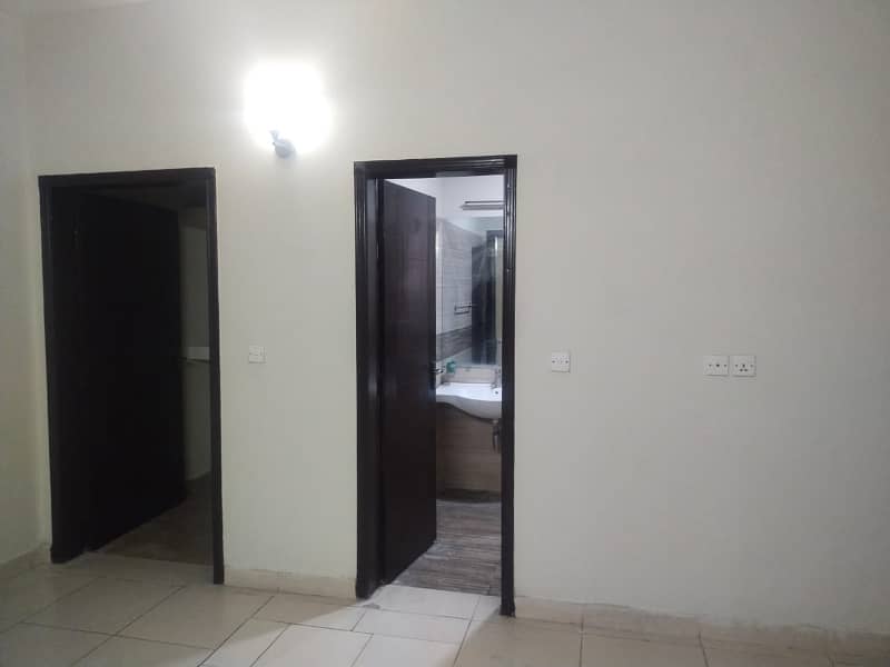 10 Marla 3 Bedrooms Flat Fully Tiled For Rent 8