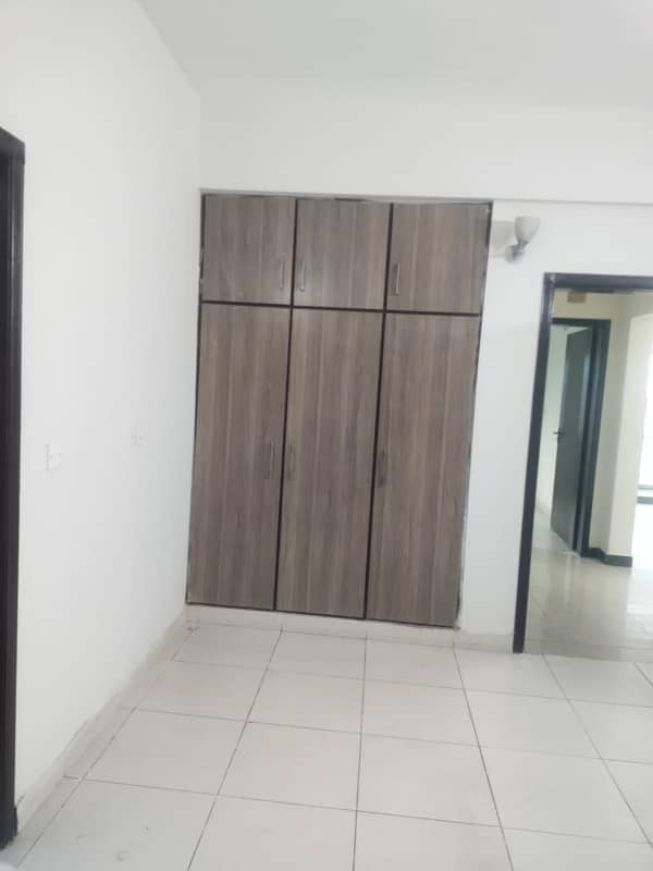 10 Marla 3 Bedrooms Flat Fully Tiled For Rent 12