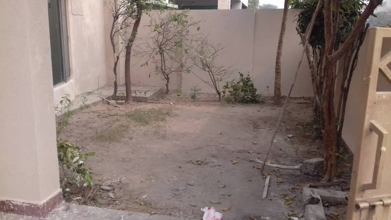 10 Marla 4 Bedrooms House For Rent 4