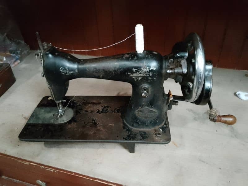 Deluxe sewing machine 3