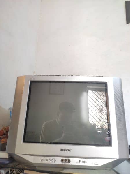 I'm selling my 100% original and genuine Sony wega Trinitron 21 inch. 2