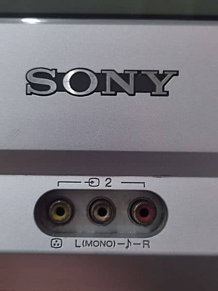 I'm selling my 100% original and genuine Sony wega Trinitron 21 inch. 8