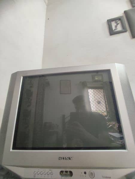 I'm selling my 100% original and genuine Sony wega Trinitron 21 inch. 12