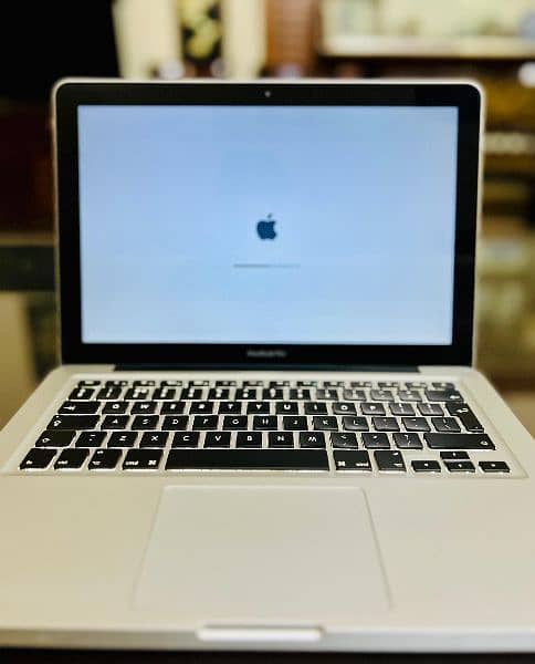 MacBook Pro Mid 2012 ( 8gb , 256gb ) 7