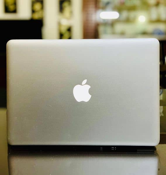 MacBook Pro Mid 2012 ( 8gb , 256gb ) 9