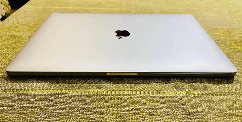 Mac Book Pro 2017 15inch 1