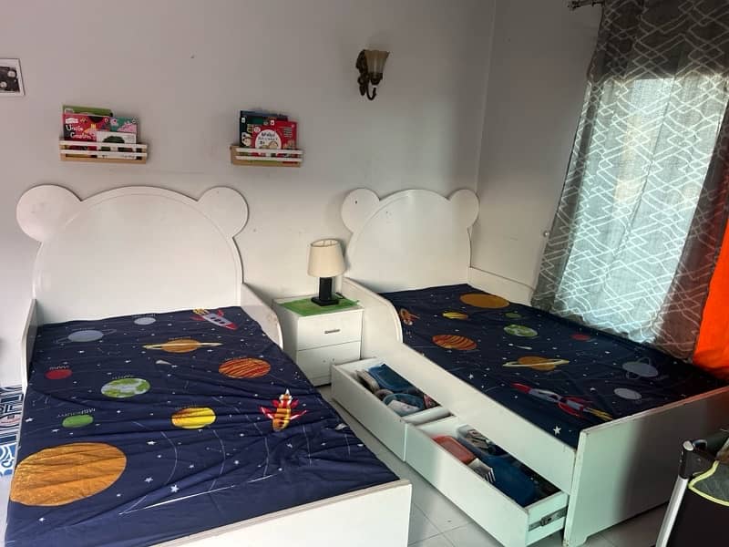 2 bear shaped adult sized beds with 1 mid-table 0